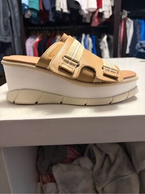 Sorel Tan and White Platform Sandals 
Adjustable women’s